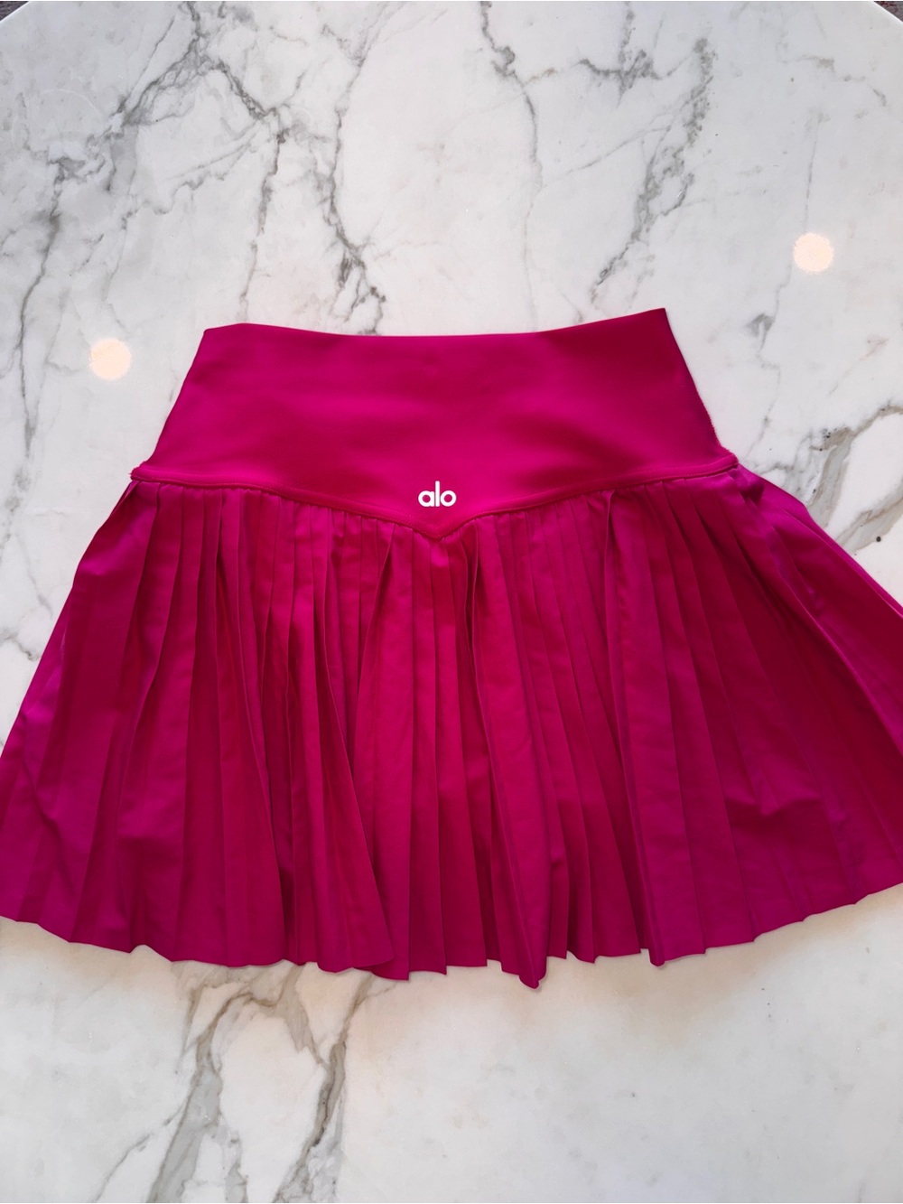 ALO Yoga Pleated Skort in Fuchsia